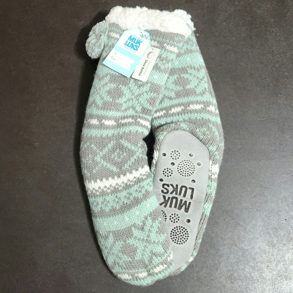 Muk Luks slippers infused with shea butter. Size 6/8